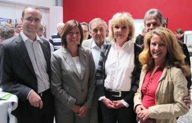 von links nach rechts:SPD- Kreisvorsitzenden Clemens Hoch, Sozialministerin Malu Dreyer, Ortsb&uuml;rgermeister Toni Sch&uuml;ller, SPD- Landtagskandidatin Marina Stieldorf, Ortsb&uuml;rgermeister Herbert Keifenheim & die SPD- RLP Generalsekret&auml;rin Heike Raab.