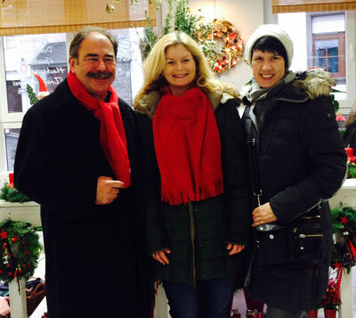 Über den Besuch von Martina Luig-Kaspari auf dem Polcher Katharinenmarkt freuten sich Susanne Rank und Günter Schnitzler