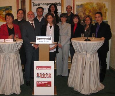 Die Kandidatinnen und Kandidaten der SPD im Wahlkampf. Wie hier beim Tavernengespräch mit Moderator Alfred Adams.