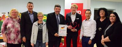 SPD Gemeindeverband übergibt die Ehrung an Marc Ruland
