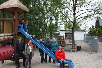 Die SPD Urbar machte sich vor Ort ein Bild von dem Außengelände des kommunalen Kindergartens „Unter dem Regenbogen“