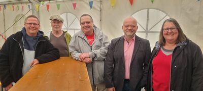 Mitglieder des SPD Vorstandes im Festzelt der Polcher Kirmes