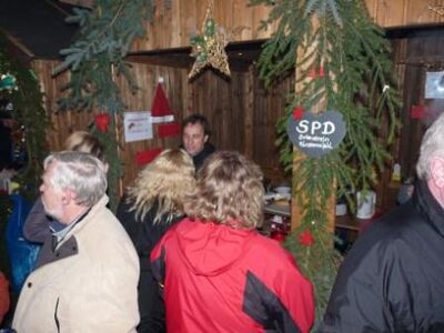 Alle Hände voll zu tun - tolle Stimmung am SPD-Stand.