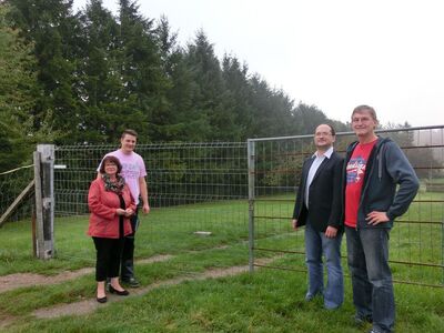 Ochtendunger Sozialdemokraten am beabsichtigten Gelände hinter dem Stadion