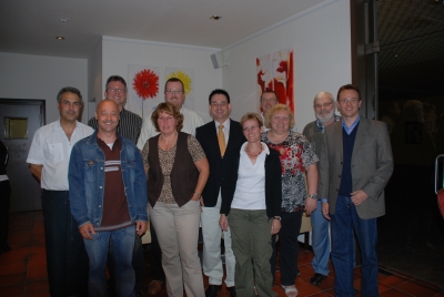 Die Mitglieder der VAG der SPD in Weißenthurm mit Ihrem Vorsitzenden Christian Diether (rechts) im Restaurant Vino Rosso